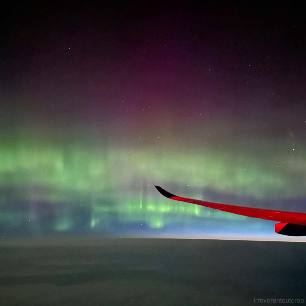 魁北克上空时北侧窗口位子所见极光